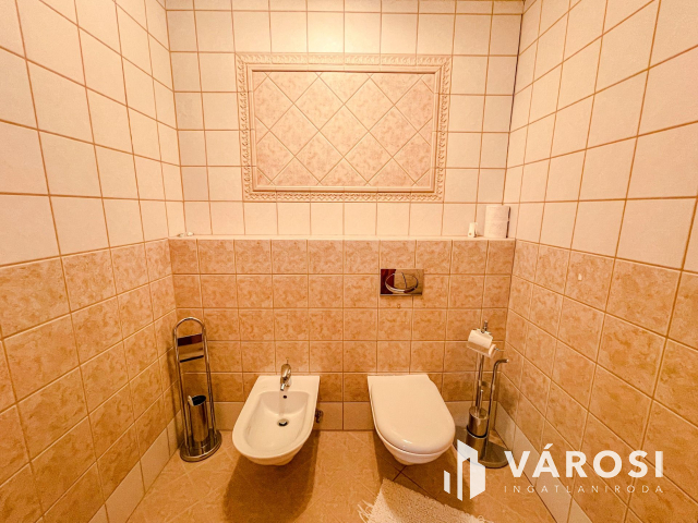 Eladó Kastély Siófokon!