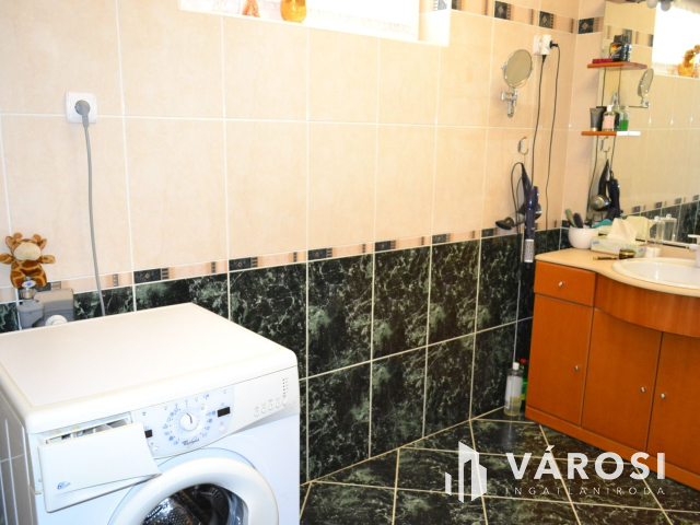 Baltonfüzfőn 700 m-re a Balaton parttól családi ház eladó!