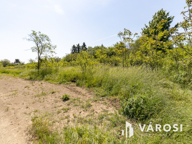 Zsámbékon, Kálvária domb aljában, építési telek eladó