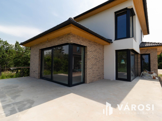 Minden igényt kielégítő újépítésű családi ház