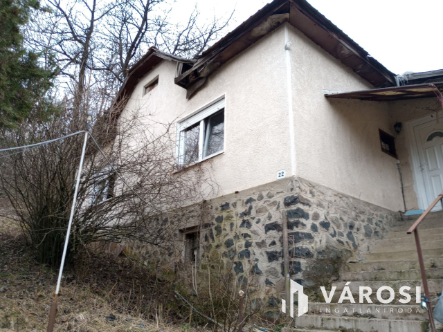 Somoskőújfaluban két ház együtt eladó