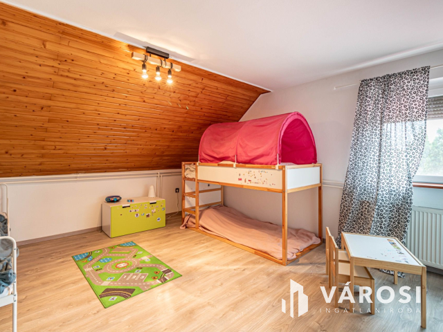 Tágas terekkel rendelkező Baktói családi ház