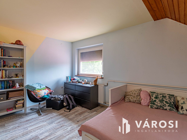 Tágas terekkel rendelkező Baktói családi ház