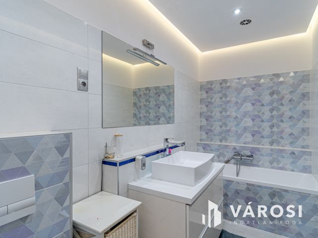 Prémium családi ház medencével Újszegeden!