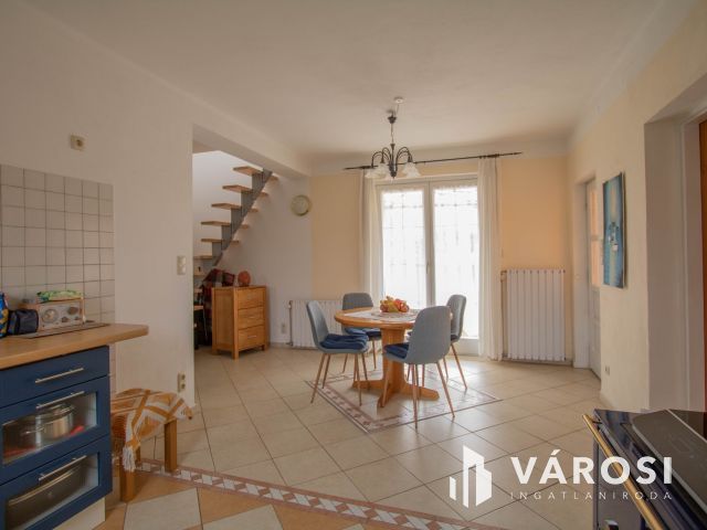 Lentihez közel, kiváló lehetőséggel rendelkező ház eladó!