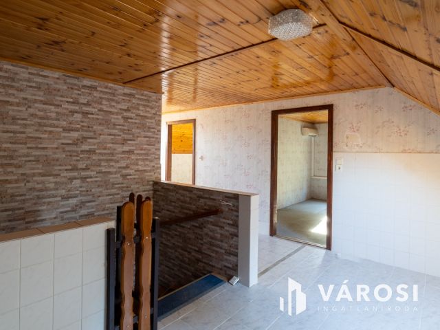 Második emeleti lakás az Aranyparton