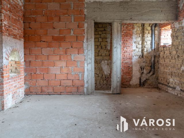 Szerkezetkész öko szálláshely Újirázon