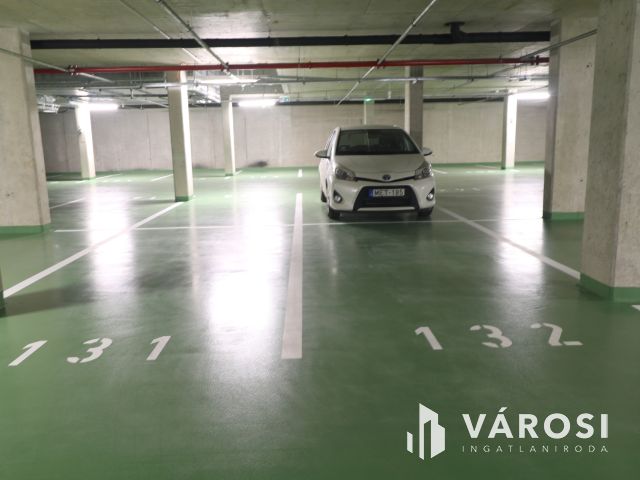 Cédrusban , teremgarázs kiadó!