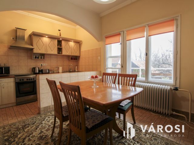 Kényelmes és praktikus: két szintes családi ház eladó