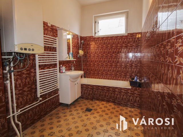 Kényelmes és praktikus: két szintes családi ház eladó