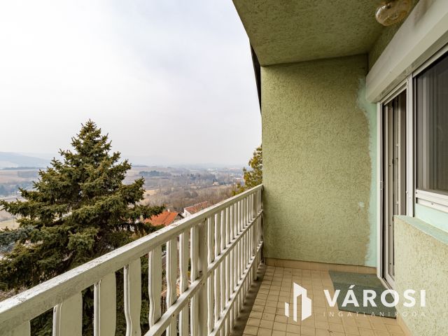 Pilisborosjenő és Budapest határán, panorámás családi ház