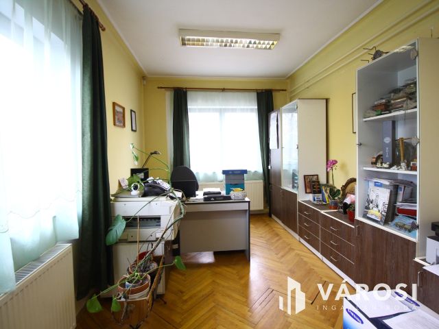 Vásárhelyen kiváló telephelyet kínálok.