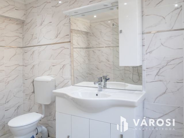 Két generációs 5 szobás családi ház Tápén