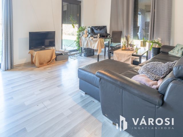 Családi ház + telek