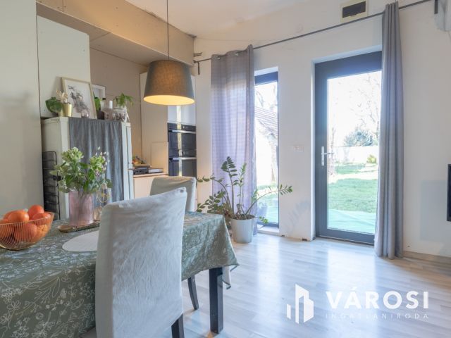 Családi ház + telek