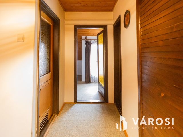 Jó elrendezésű belvárosi sorház kedvező áron