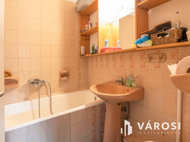 Kétgenerációs 6 szobás családi ház Szőregen