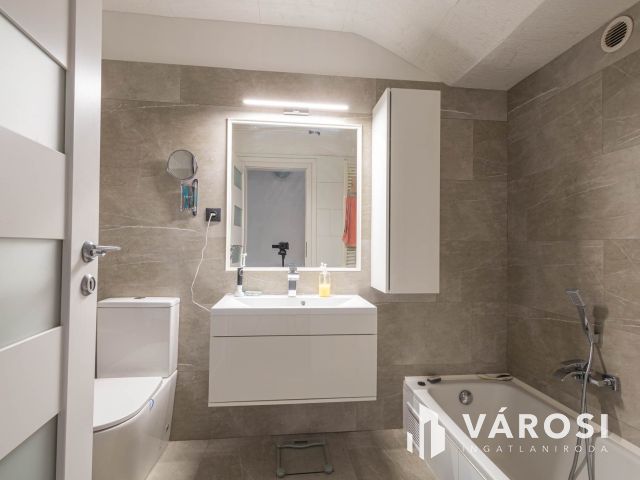 Galériás dorozsmai ikerház teljesen felújítva