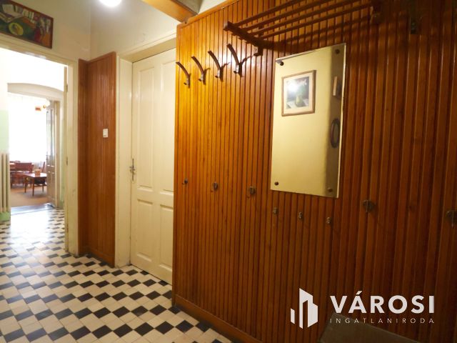 Patinás polgári ház a Kálvin tér közelében