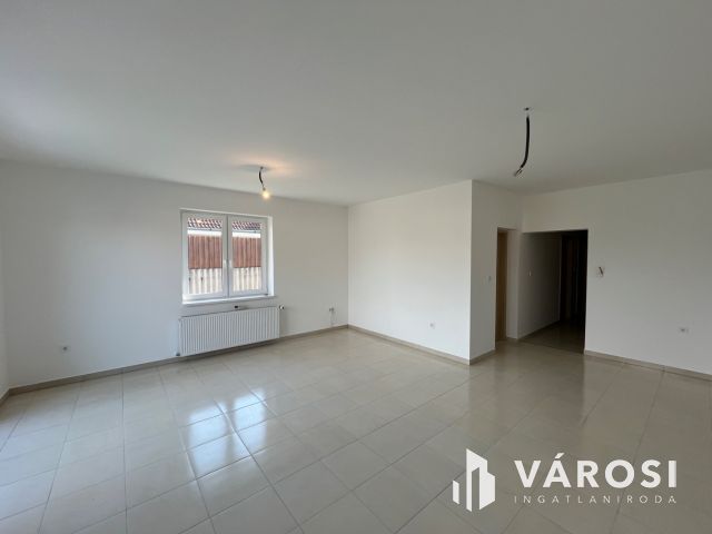 Debrecen mellett, 3 szoba nappalis kulcsrakész ház!