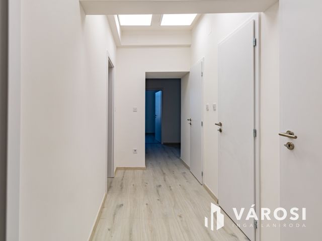 Mammut bevásárló központra panorámás lakás  a Széna téren