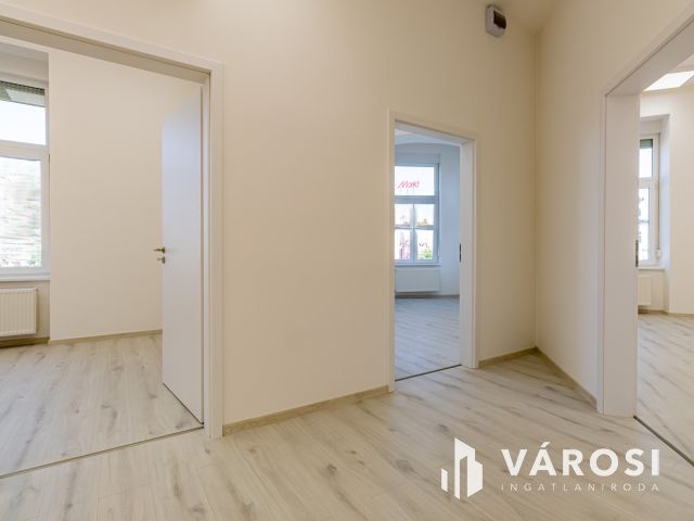 Mammut bevásárló központra panorámás lakás  a Széna téren