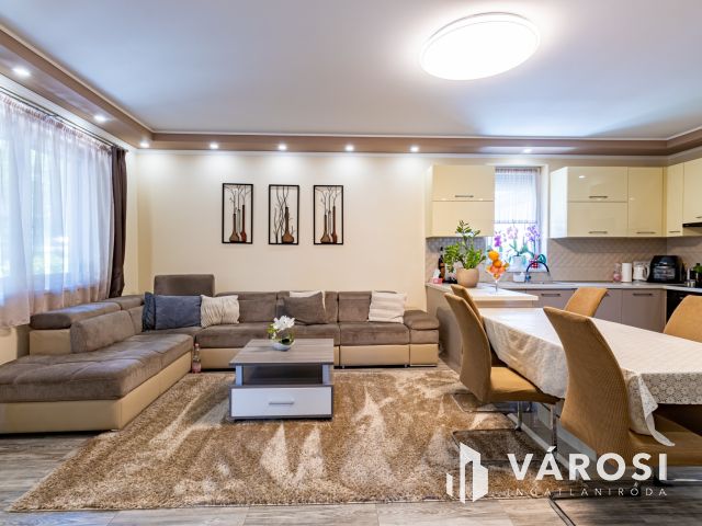 Két  ház, egy telken,  erdő mellett Szigethalmon eladó