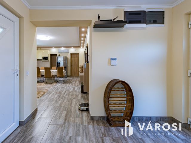 Két  ház, egy telken,  erdő mellett Szigethalmon eladó