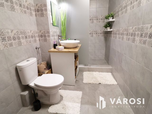 Felújított családi ház az Adyn