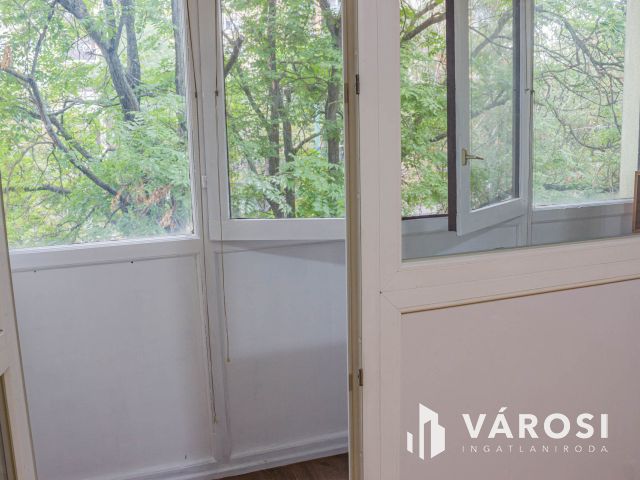 Frekventált helyen 2 szobás panelprogramos