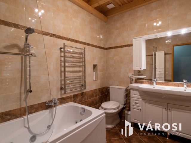 Gyönyörű családi ház balatoni panorámával