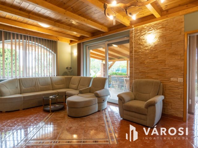 Gyönyörű családi ház balatoni panorámával