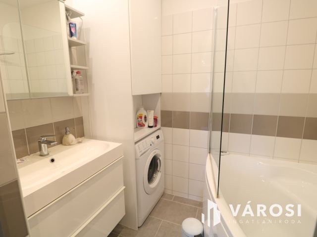 Festő utcai modern, tágas otthon.