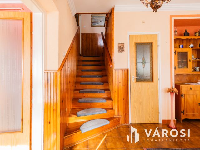 Tökéletes szerkezetű ház, tágas terekkel a Fürdőövezetben