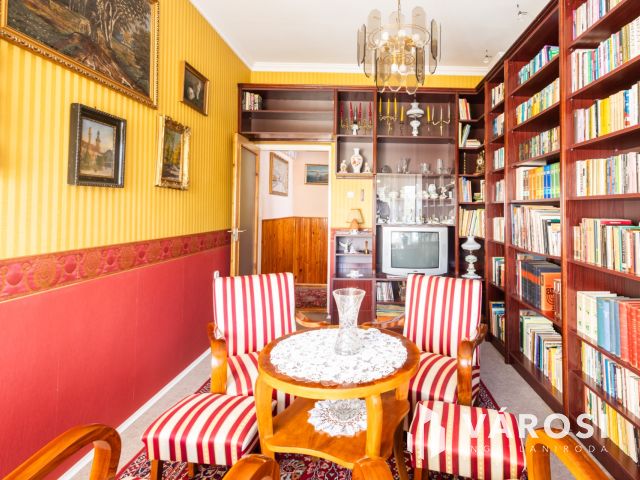 Tökéletes szerkezetű ház, tágas terekkel a Fürdőövezetben