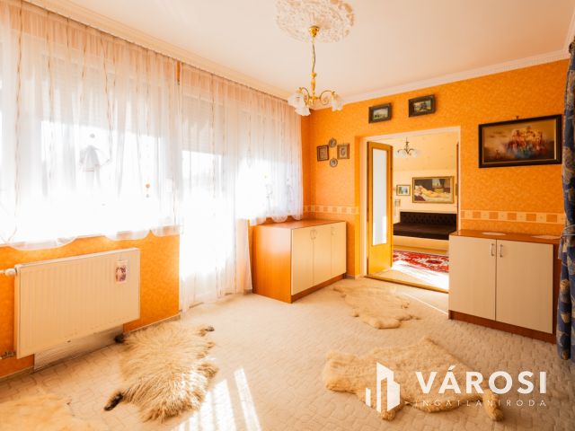 Tökéletes szerkezetű ház, tágas terekkel a Fürdőövezetben