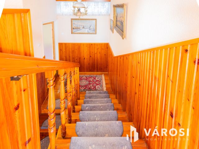 Tökéletes szerkezetű ház, tágas terekkel a Fürdőövezetben