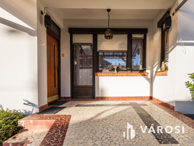 Tökéletes szerkezetű ház, tágas terekkel a Fürdőövezetben