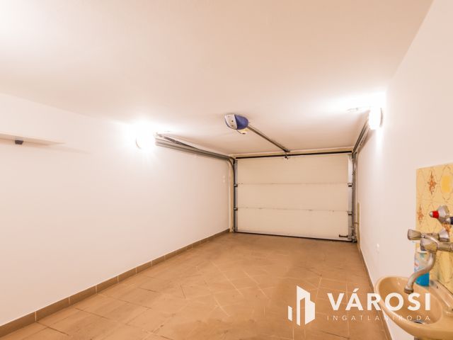 Tökéletes szerkezetű ház, tágas terekkel a Fürdőövezetben