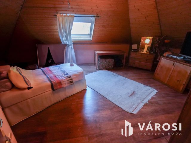 Újszerű családi ház Érden!