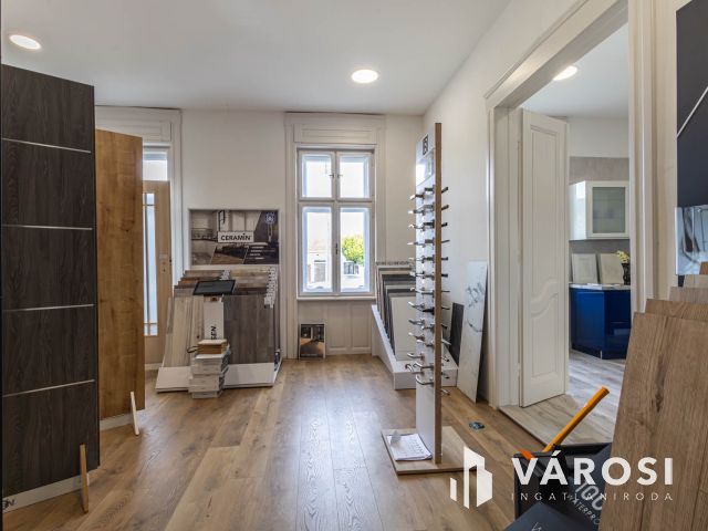 Kettő az egyben - családi ház és üzlet is