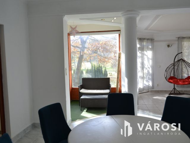 Csodás környezet Bándon, a telek végében patakkal!!