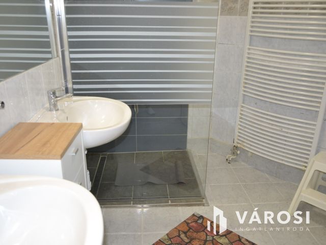 Csodás környezet Bándon, a telek végében patakkal!!