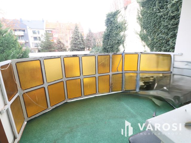 4/1. ben. 2 lakás ,1 garázs, 1 beálló !