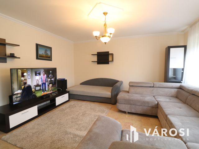 4/1. ben. 2 lakás ,1 garázs, 1 beálló !