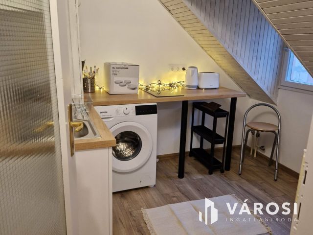 4/1. ben. 2 lakás ,1 garázs, 1 beálló !