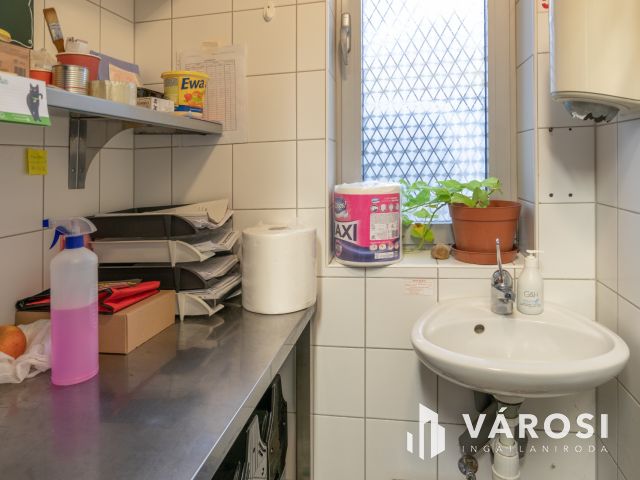 Mars téri takaros üzlethelyiség