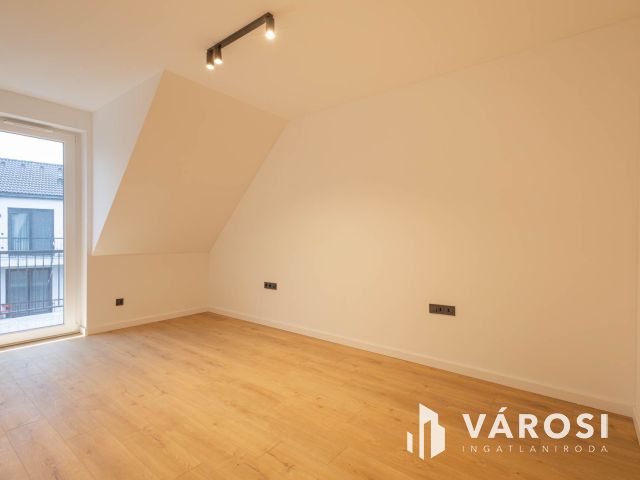 Belső kétszintes családi fészek Alsóvároson 2