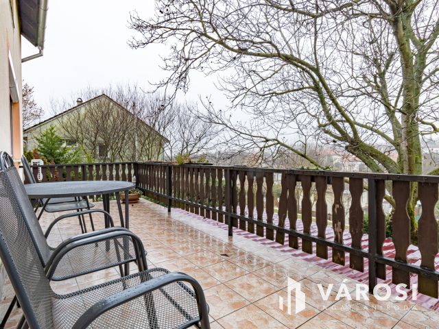 Családi ház Ürömön, akár három generációnak