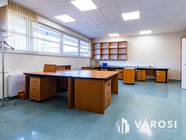 Zuglóban, M3 bevezetőnél, eladó II. emeleti irodaszint